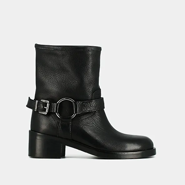 Buckle boots in black grained leather