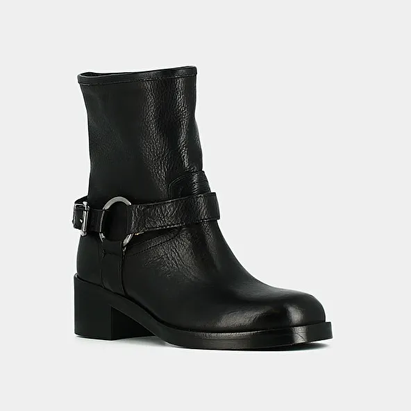 Buckle boots in black grained leather