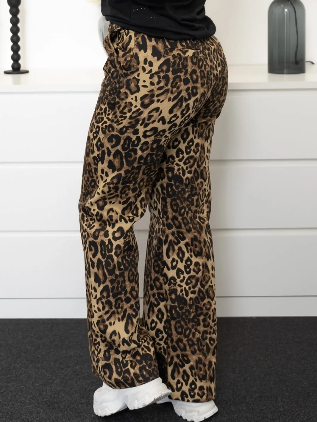 Continue Roberta leo pants leo print