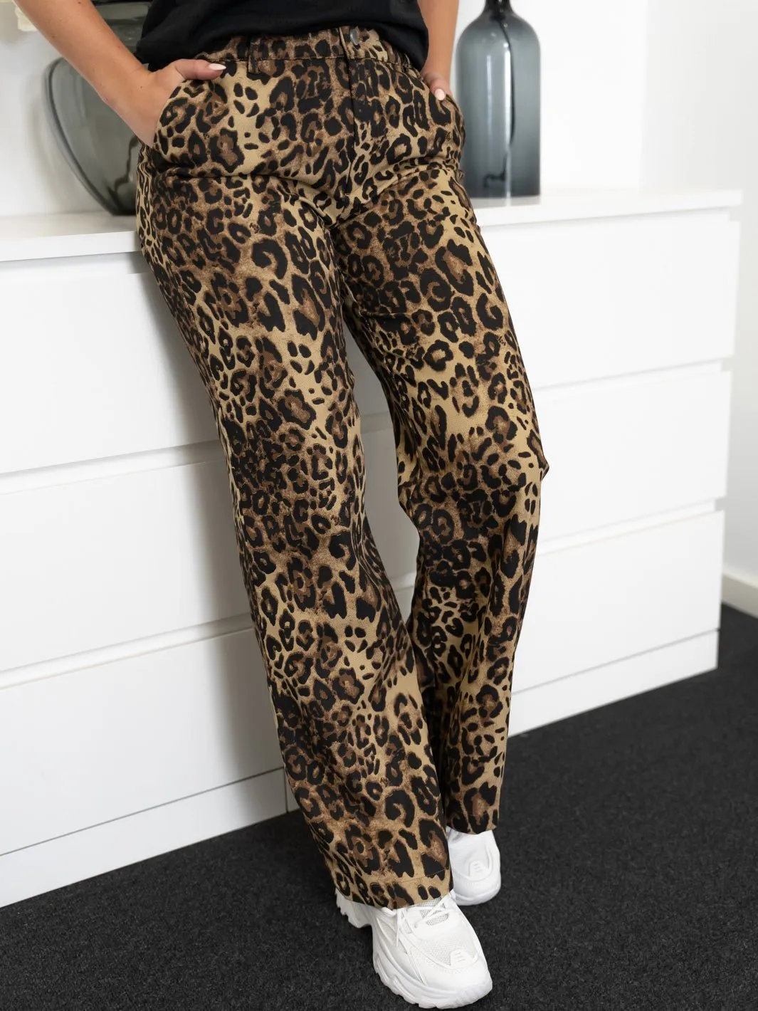 Continue Roberta leo pants leo print