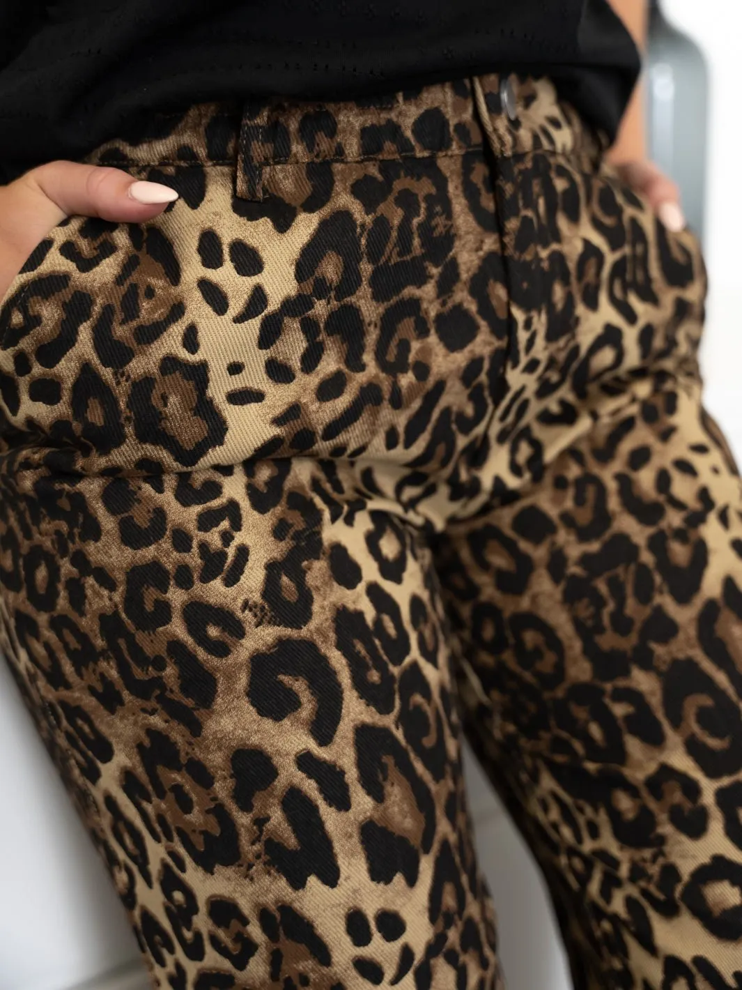 Continue Roberta leo pants leo print