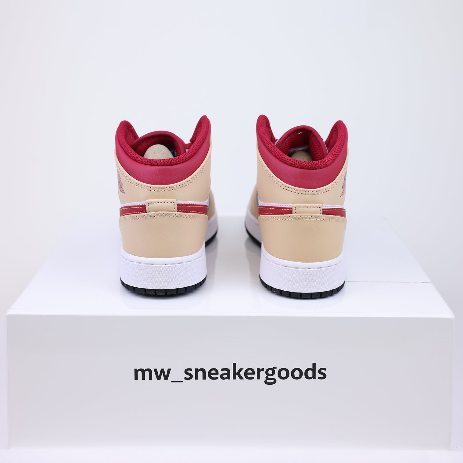 Jordan 1 Mid Beige Red